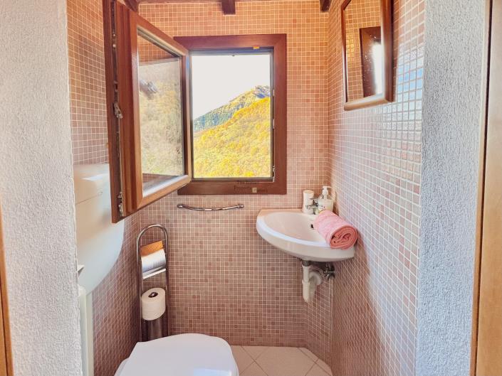 Image No.12-2 Bed House for sale