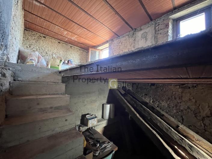 Image No.4-2 Bed House for sale