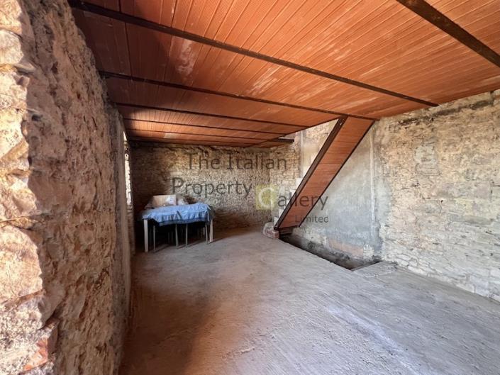 Image No.6-2 Bed House for sale