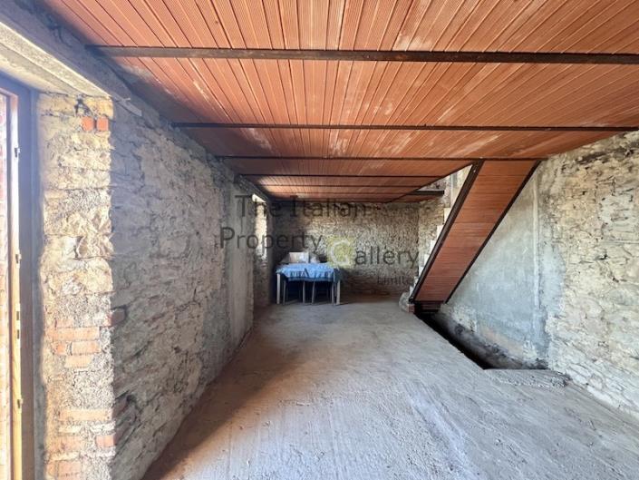 Image No.8-2 Bed House for sale