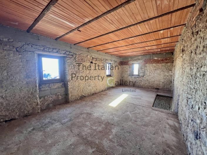 Image No.10-2 Bed House for sale