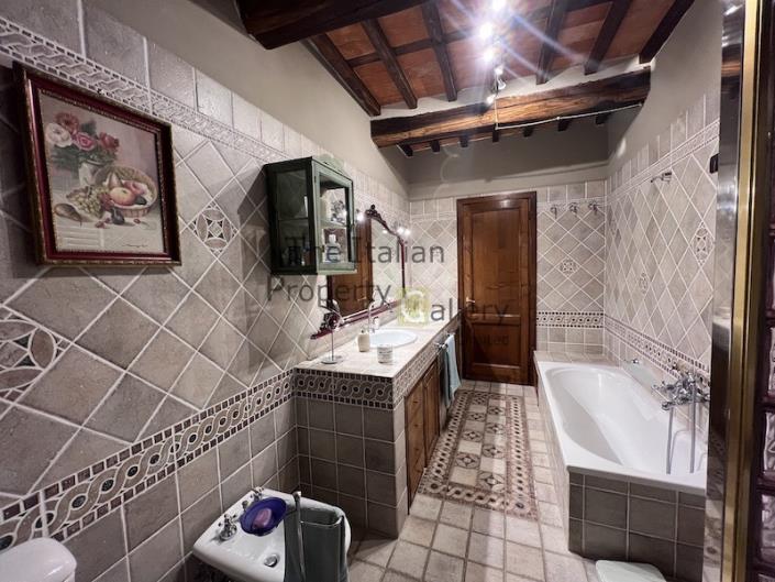 Image No.26-3 Bed House for sale