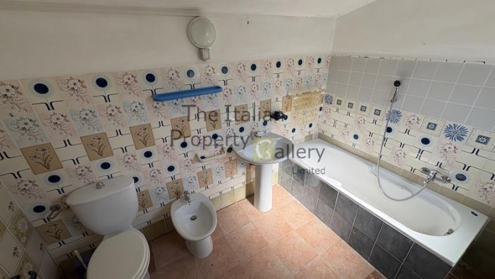 Image No.12-3 Bed House for sale