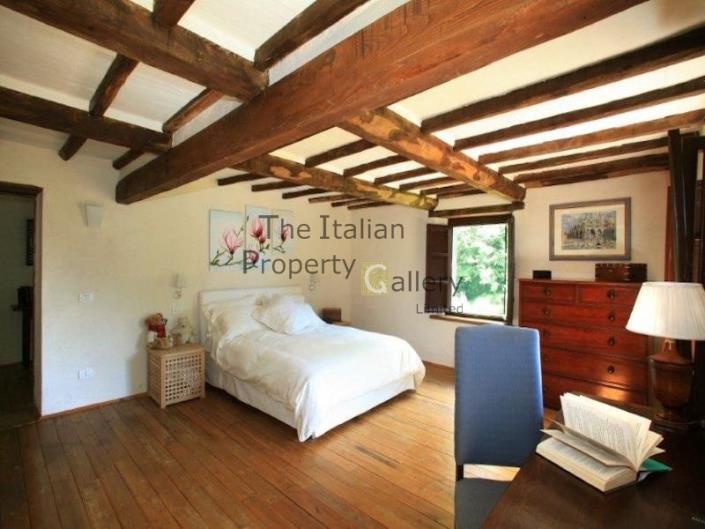 Image No.6-5 Bed House for sale