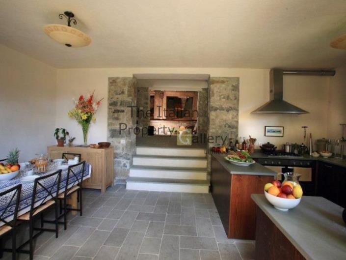 Image No.16-5 Bed House for sale