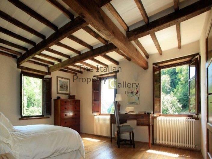 Image No.21-5 Bed House for sale