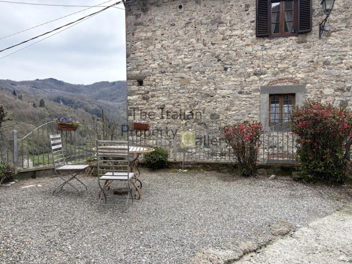 Image No.8-5 Bed House for sale