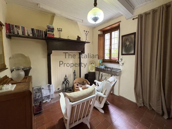 Image No.9-5 Bed House for sale