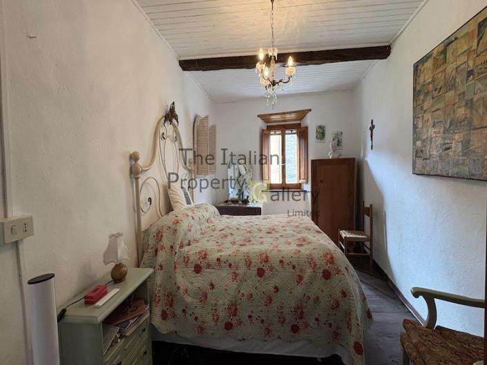 Image No.15-5 Bed House for sale