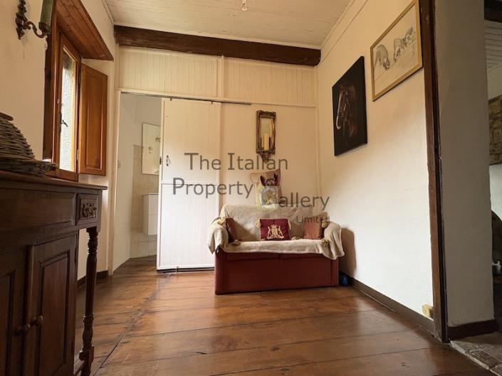 Image No.16-5 Bed House for sale