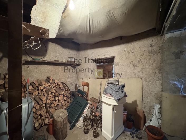 Image No.17-5 Bed House for sale