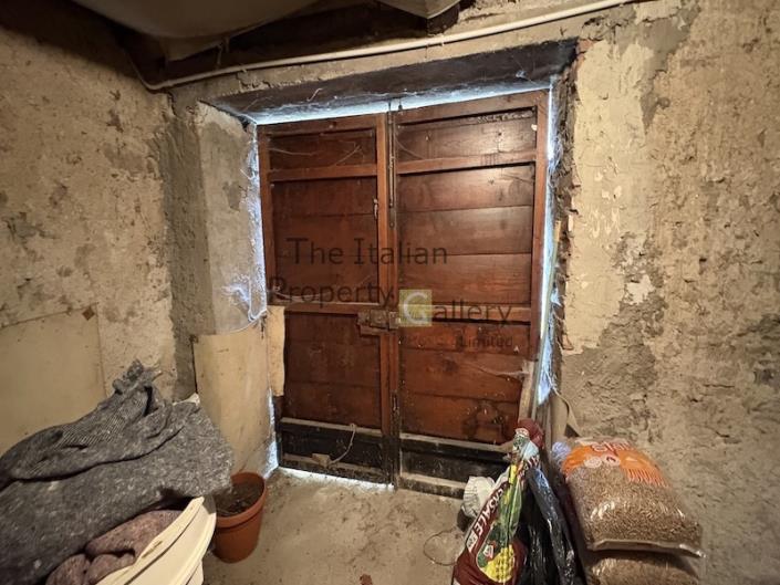 Image No.19-5 Bed House for sale