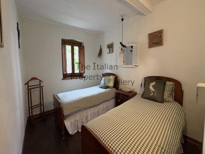 Image No.5-5 Bed House for sale