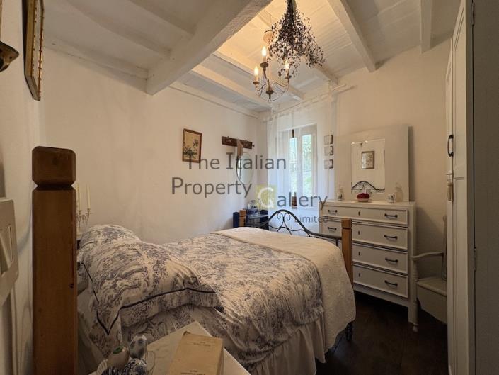 Image No.20-5 Bed House for sale