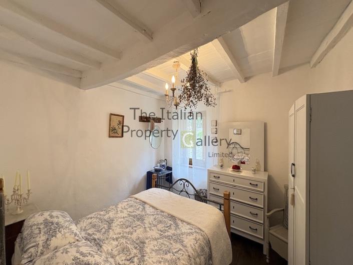 Image No.6-5 Bed House for sale