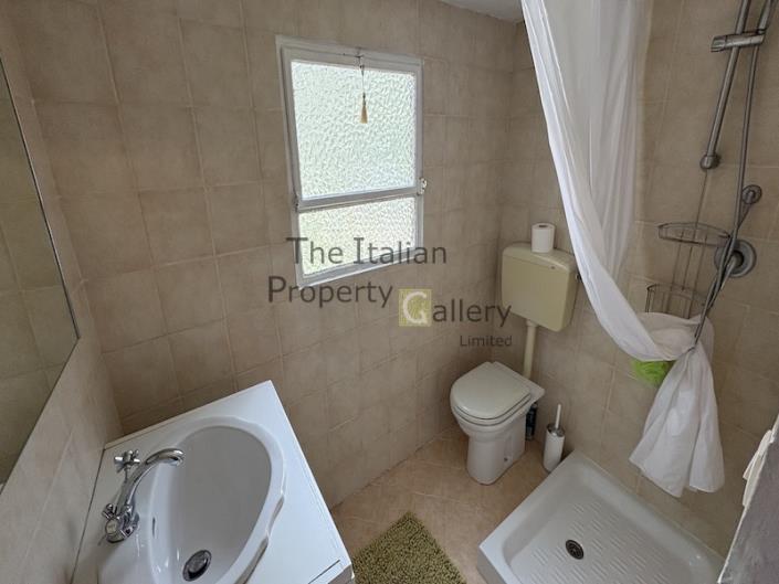 Image No.21-5 Bed House for sale