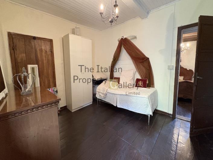 Image No.22-5 Bed House for sale