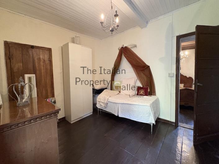 Image No.23-5 Bed House for sale