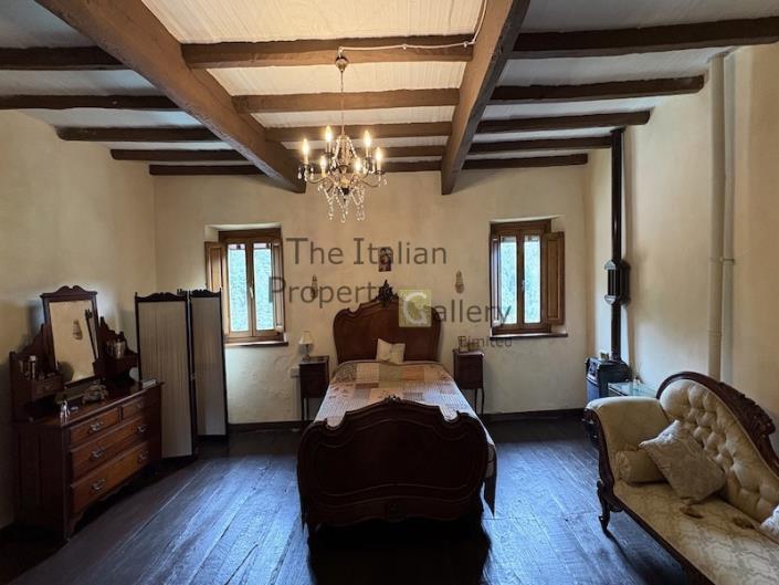 Image No.24-5 Bed House for sale