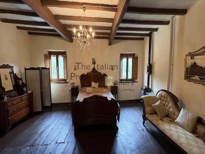 Image No.25-5 Bed House for sale