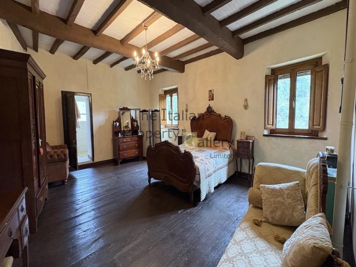 Image No.26-5 Bed House for sale