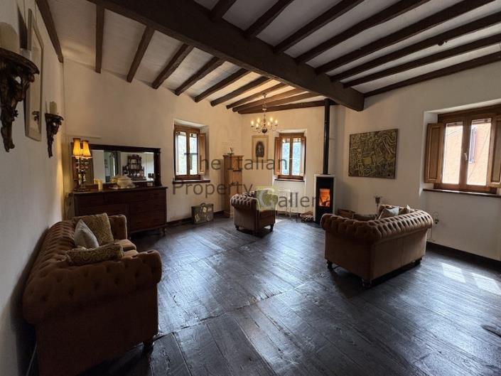 Image No.28-5 Bed House for sale