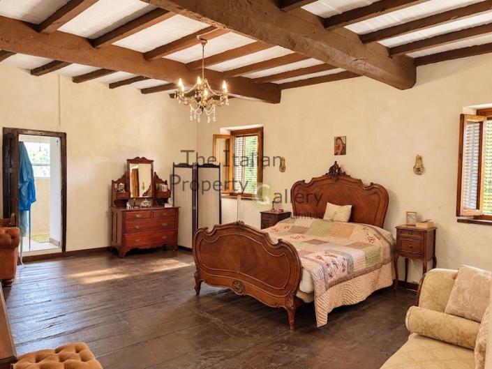 Image No.4-5 Bed House for sale