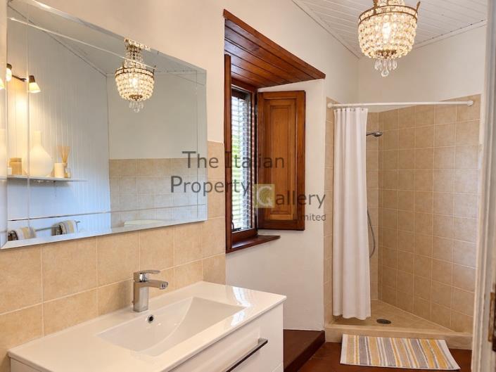 Image No.10-5 Bed House for sale