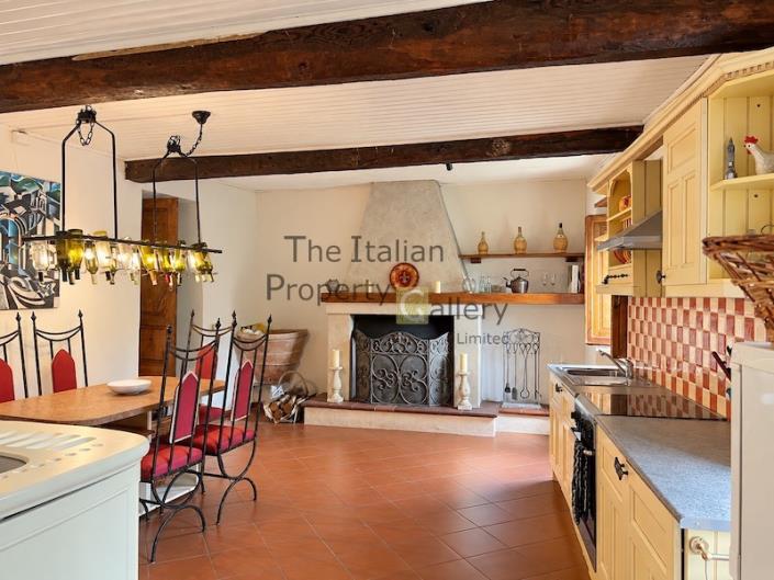 Image No.8-5 Bed House for sale