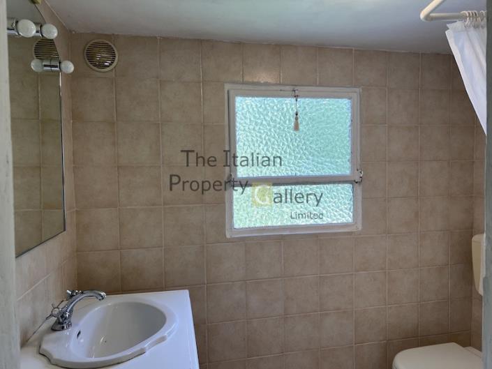 Image No.22-5 Bed House for sale