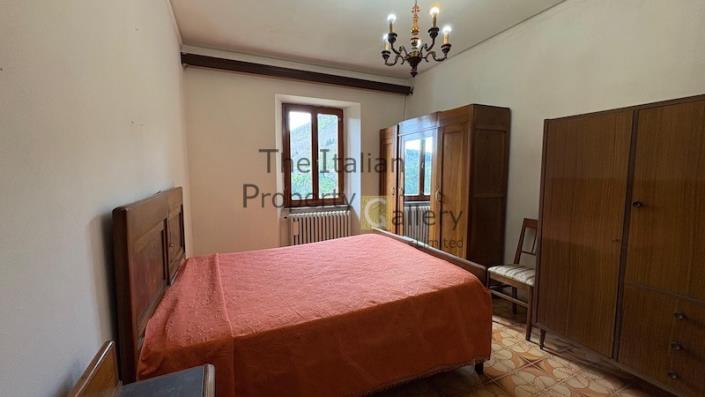 Image No.11-4 Bed House for sale