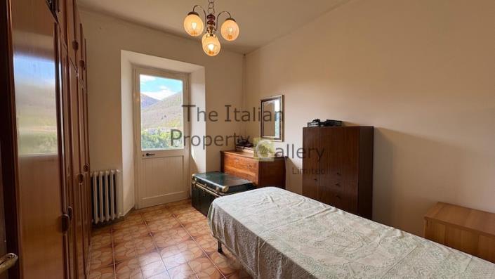 Image No.13-4 Bed House for sale