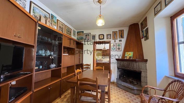 Image No.2-4 Bed House for sale