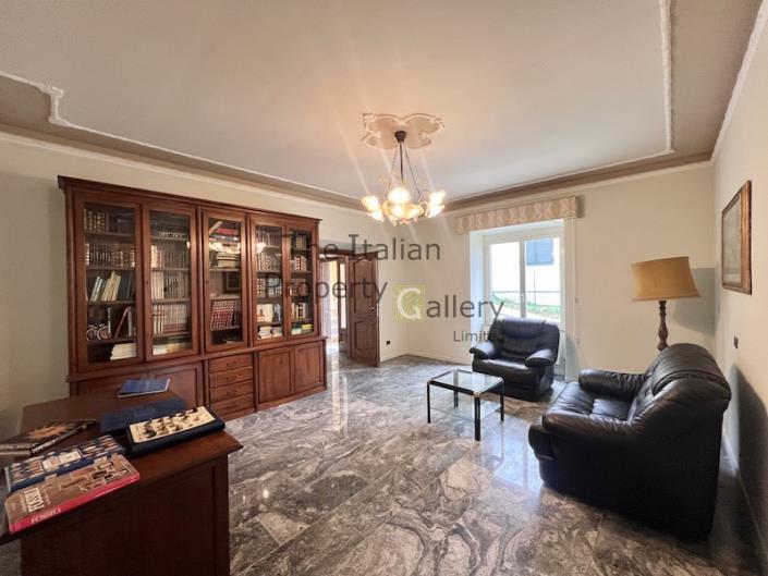 Image No.7-4 Bed House for sale