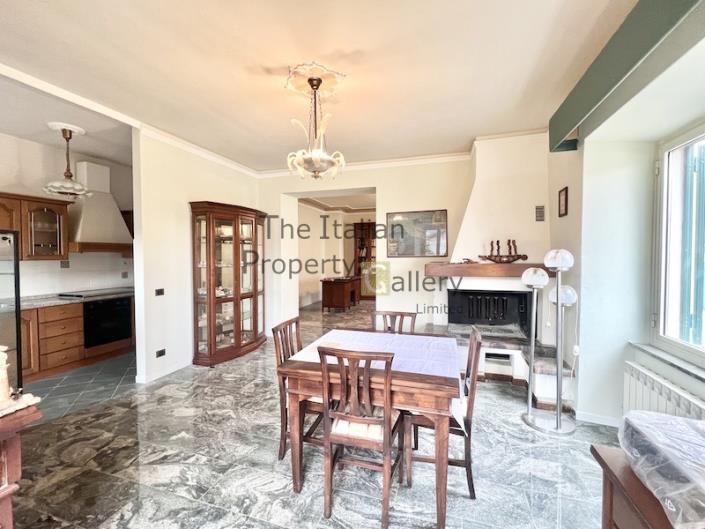 Image No.20-4 Bed House for sale