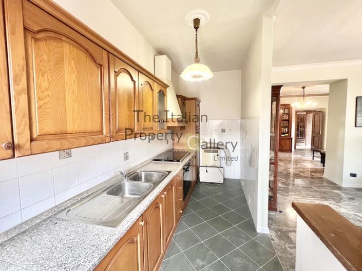 Image No.25-4 Bed House for sale