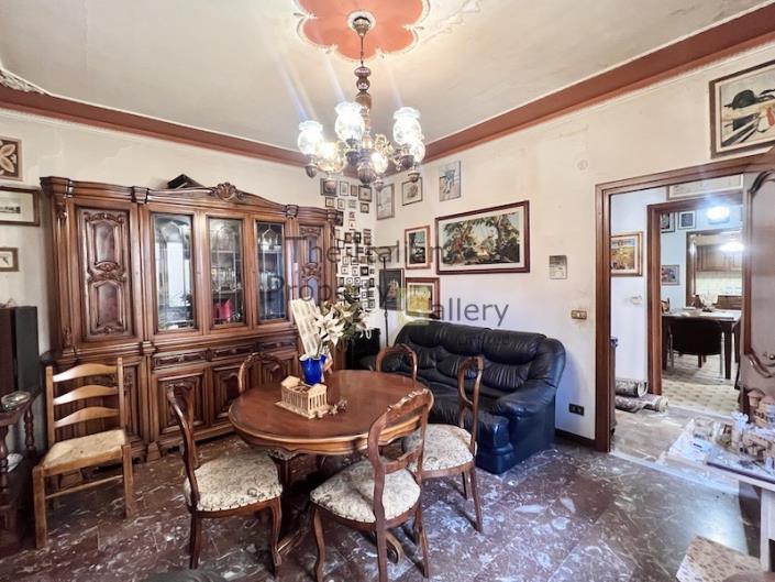 Image No.30-4 Bed House for sale