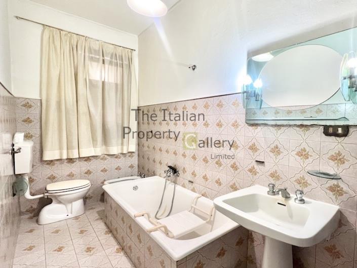 Image No.32-4 Bed House for sale