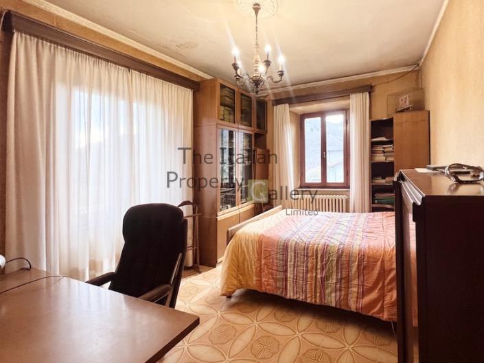 Image No.33-4 Bed House for sale