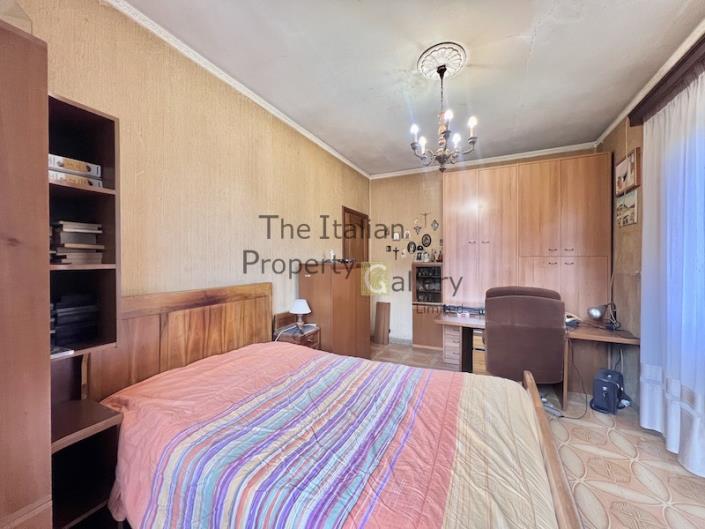 Image No.34-4 Bed House for sale