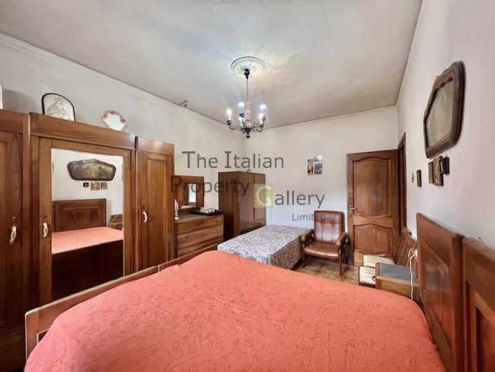 Image No.35-4 Bed House for sale