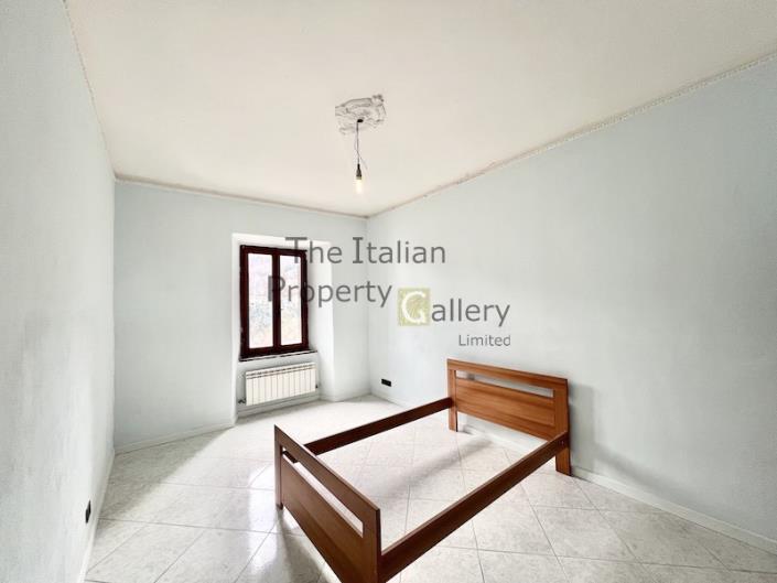 Image No.37-4 Bed House for sale