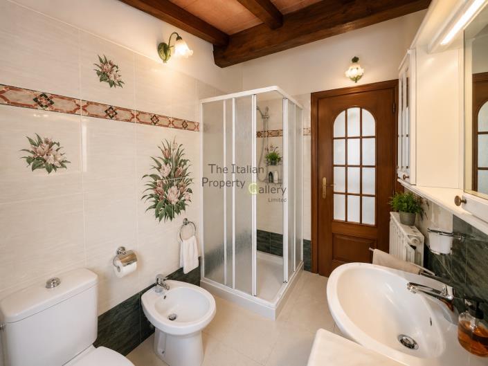 Image No.4-1 Bed House for sale