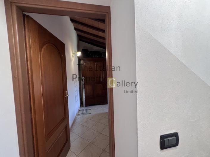 Image No.12-1 Bed House for sale