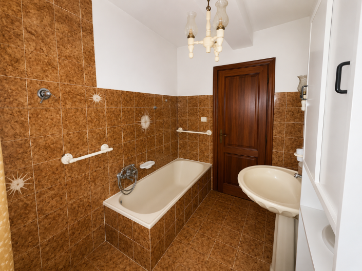 Image No.3-4 Bed House for sale