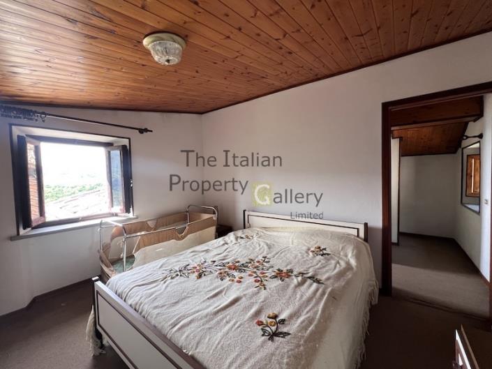 Image No.15-4 Bed House for sale