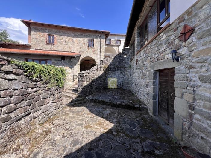Image No.7-5 Bed House for sale