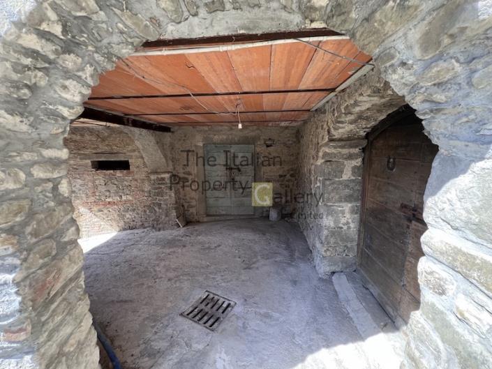Image No.10-5 Bed House for sale