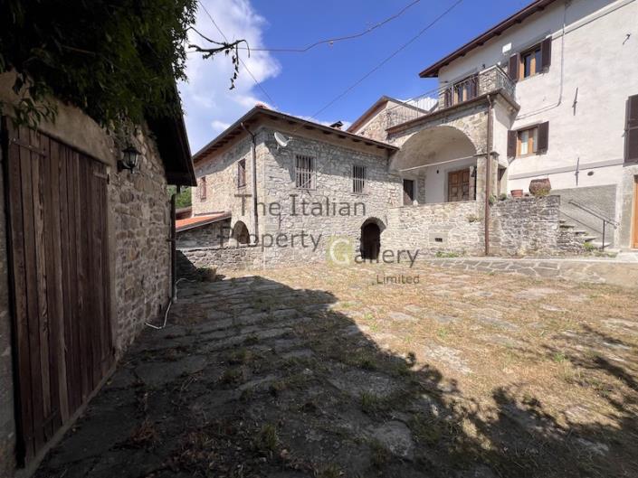 Image No.11-5 Bed House for sale
