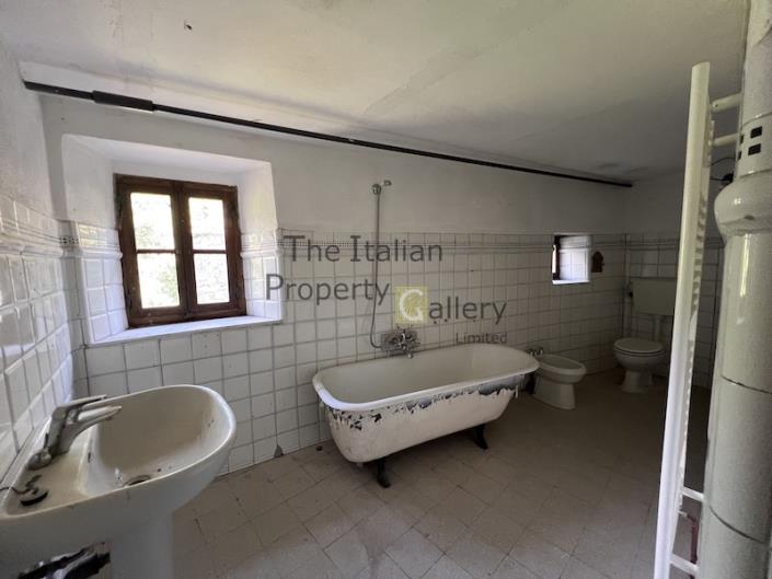Image No.3-5 Bed House for sale